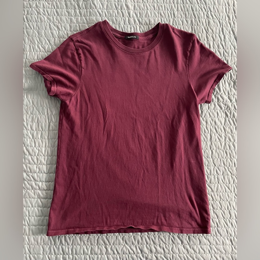 TALENTLESS Burgundy Fitted Short Sleeve Tee - Size M